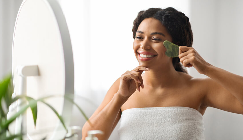 I Tried Gua Sha For My Puffy Eyes & Here’s What Happened